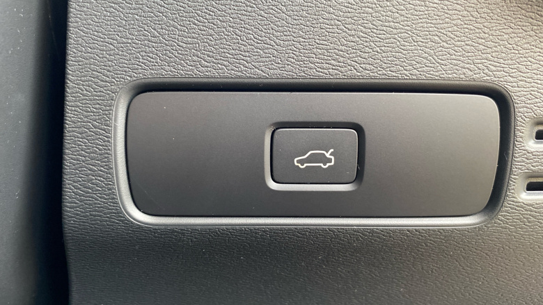 Volvo Xc40 2.0 B4P Plus Dark 5dr AWD Auto Petrol Estate